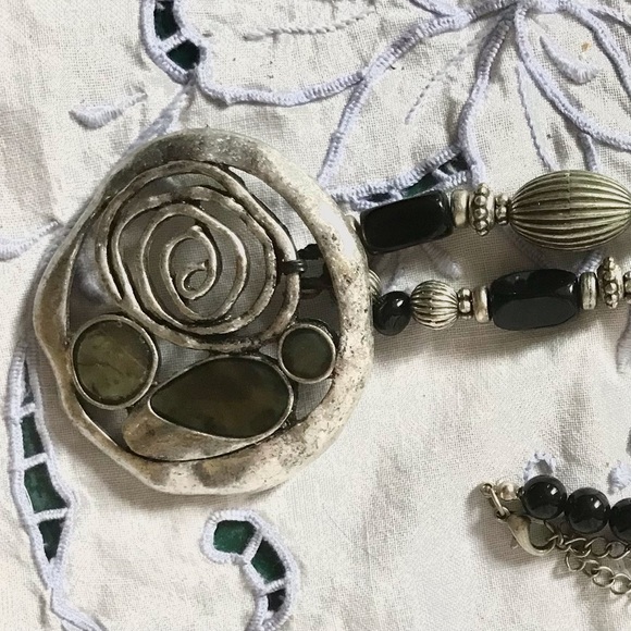 11” drop necklace Silvertone metal with green abalone stones - Picture 4 of 6